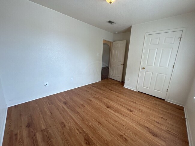 Building Photo - 1407 Dugger Cir