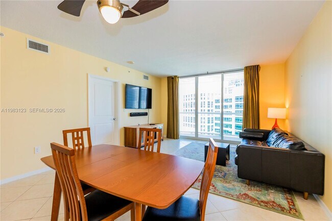 Building Photo - 347 N New River Dr E