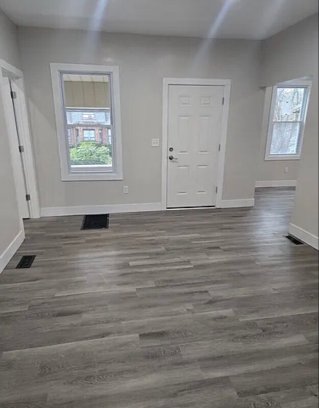 Building Photo - 159 Lincoln St