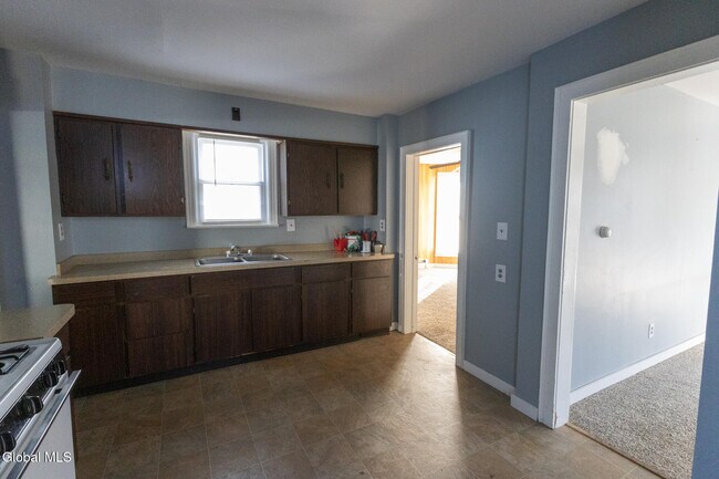 Building Photo - 104 Lawrence St