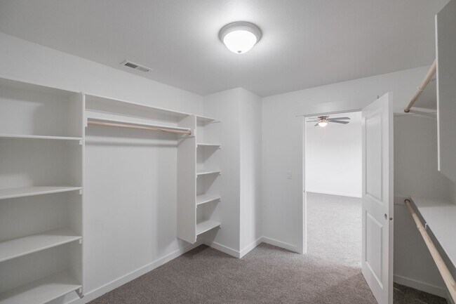 Building Photo - 2441-2443 Roll Tide Ct