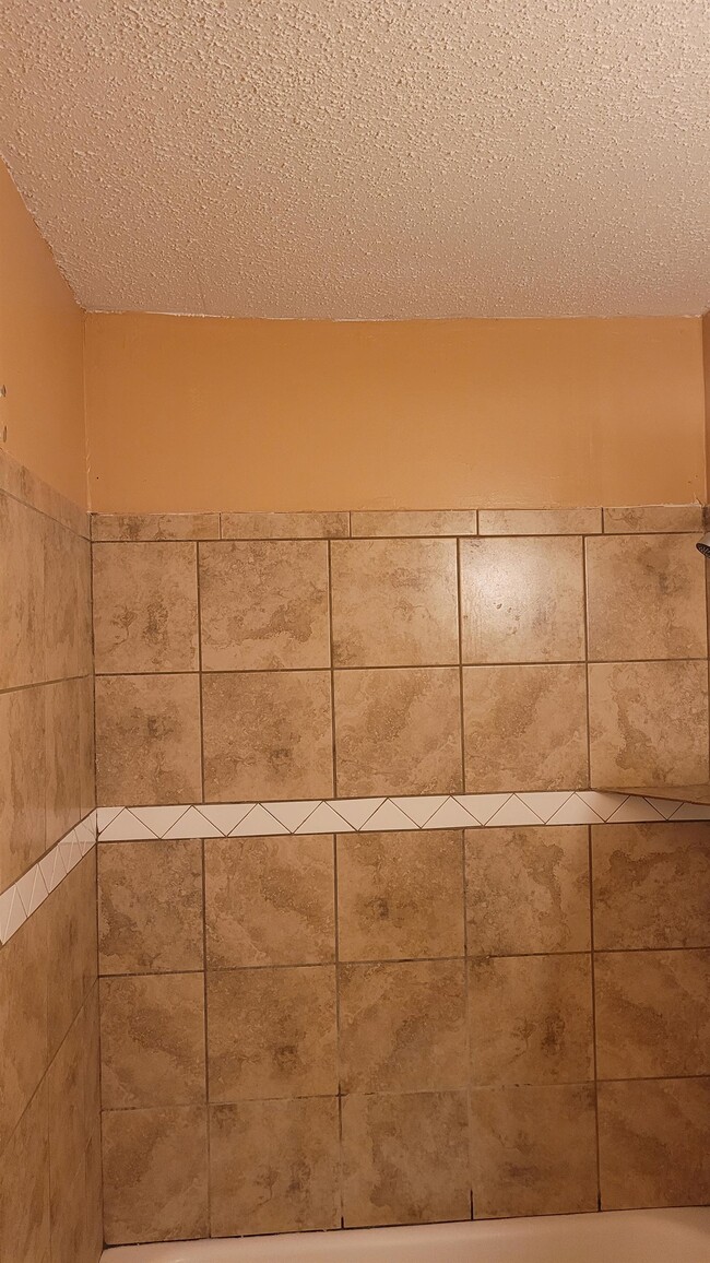 Building Photo - 2225 E 6th St