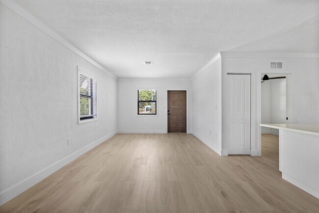 Building Photo - 3015 Robert Rd