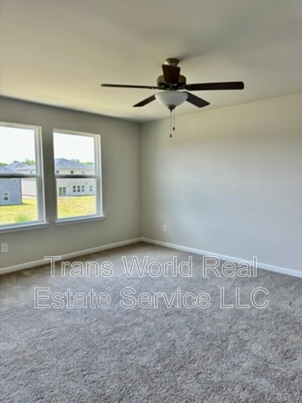 Building Photo - 5950 Green Ash Ct