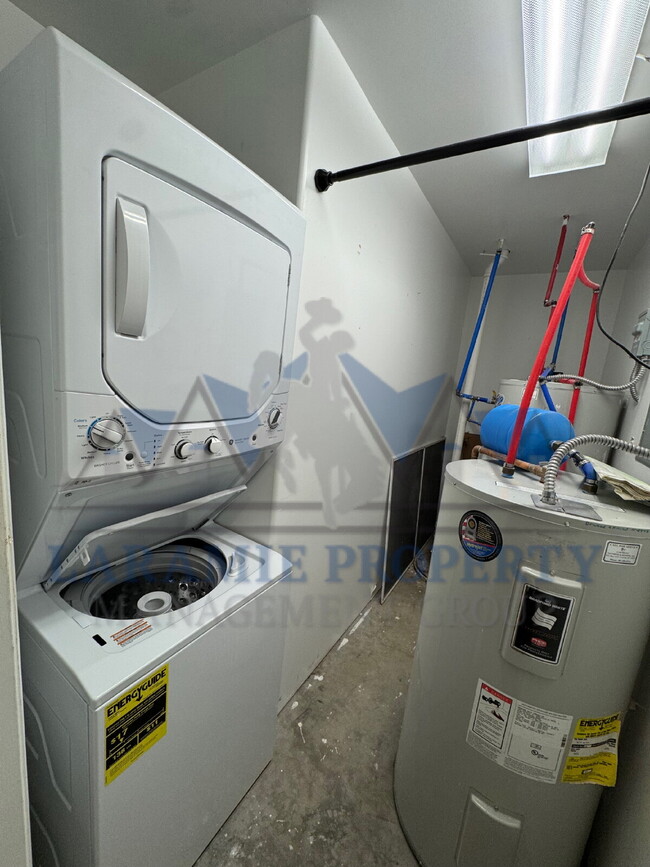 Building Photo - Private entrance- Basement 1 Bedroom Apart...
