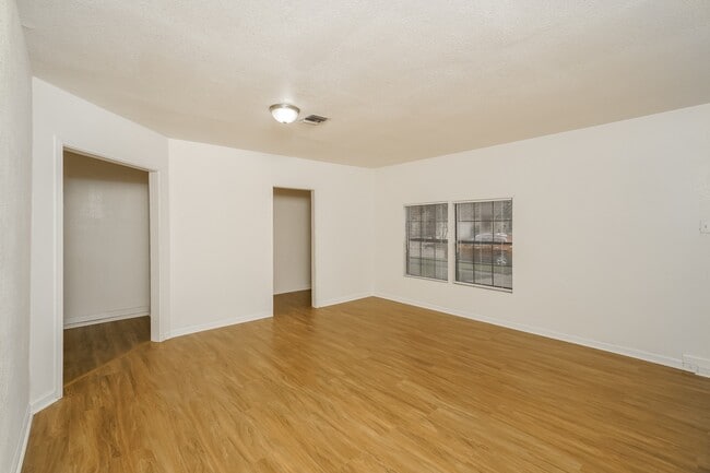 Building Photo - 2850 Canary Ln