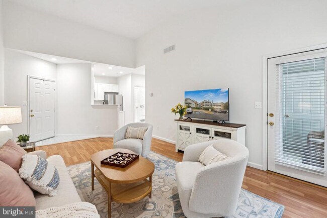 Building Photo - 13085 Autumn Woods Way