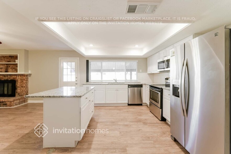 Building Photo - 2600 Treeview Dr