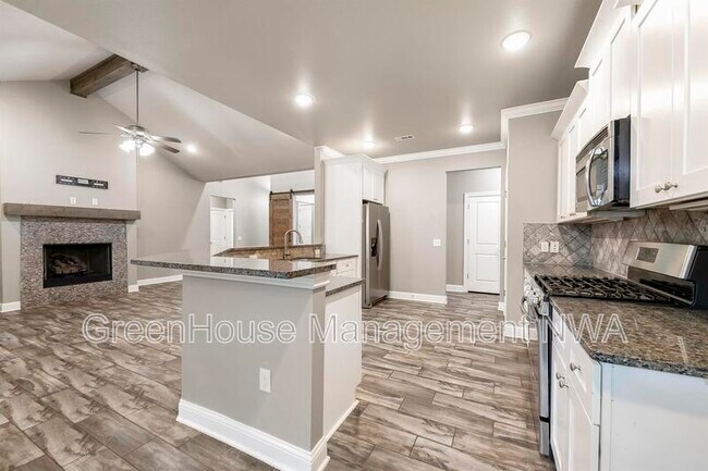 Building Photo - 4402 SW Alfalfa Ave
