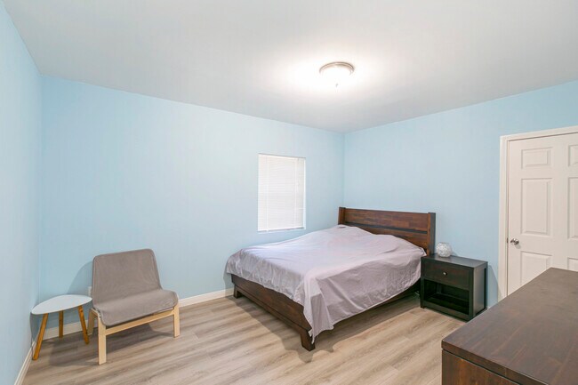 Building Photo - 18605 Valerio St