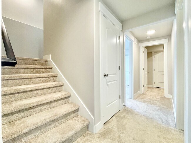 Building Photo - Stunning Two-Story at Quailhill!