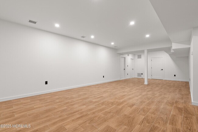 Building Photo - 459 Harnell Ave