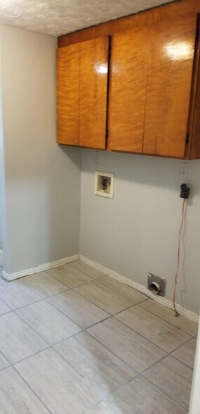 Building Photo - 4808 S Westhaven Dr