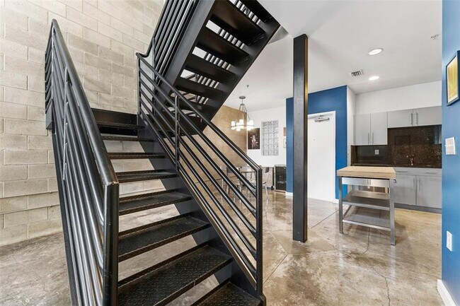 Building Photo - 5008 S MacDill Ave