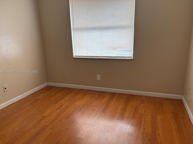 Building Photo - 6541 SW 41st Ct