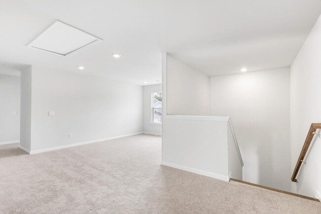 Building Photo - Move-In Ready Home with Luxury Finishes & Prime Location!