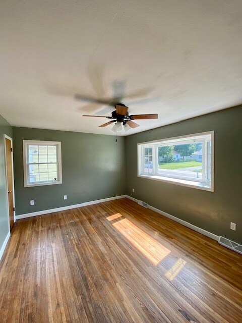 Building Photo - 1021 Chalmers Ave