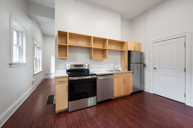 Building Photo - Coming Soon: Stylish 1BR Apartment – ETA 1...