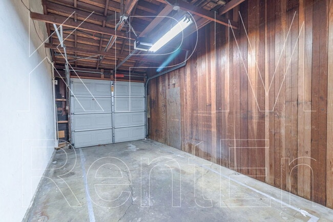 Building Photo - 3310 N Kensington Way