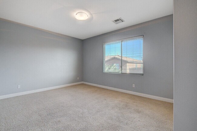 Building Photo - Spacious 5-Bedroom, 2 Story Pool Home in G...