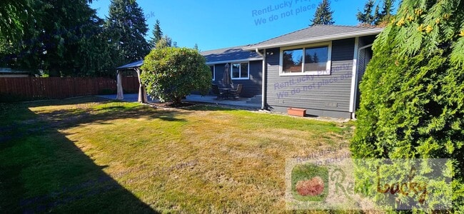 Building Photo - Charming 3BR/2BA Home with Spacious Layout...