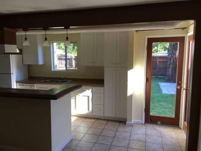 Building Photo - 22321 H St