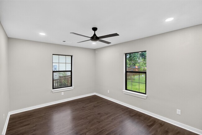 Building Photo - 428 Van Molan St