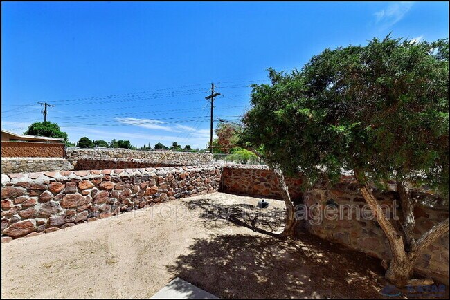Building Photo - 1916 Lee Elder Dr
