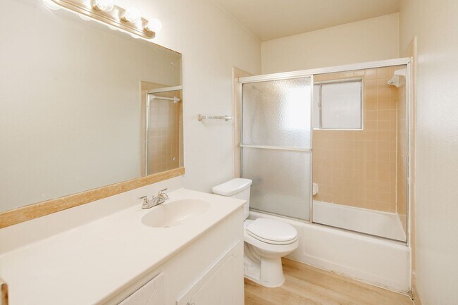 Building Photo - AUGUST PRE-LEASE! 3 bed, 2 bath home in Eastgate!