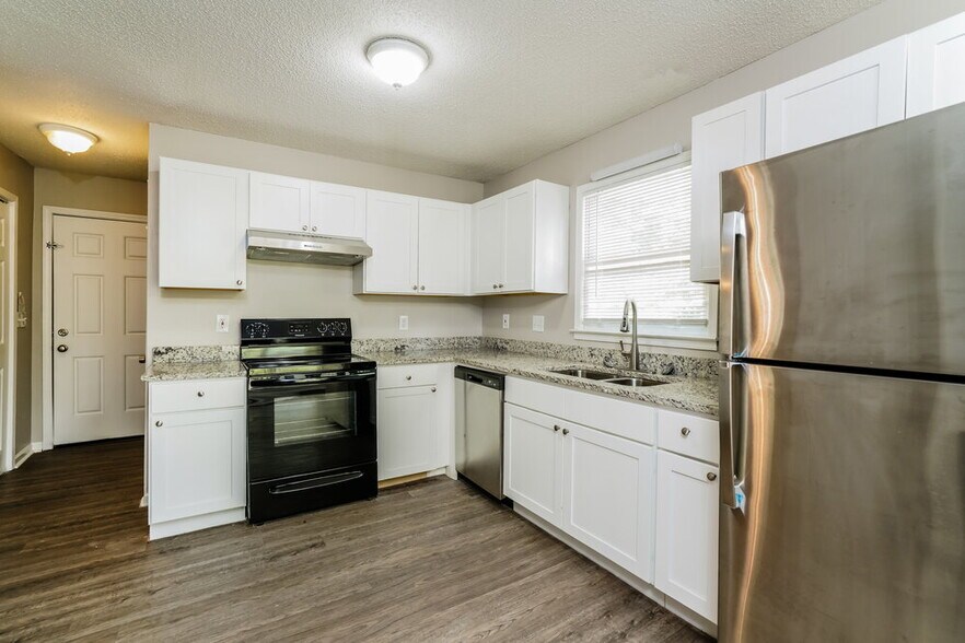 Building Photo - 3133 Glen Hollow Dr