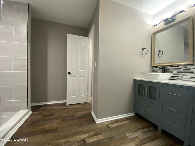 Building Photo - 548 Aeolian Dr