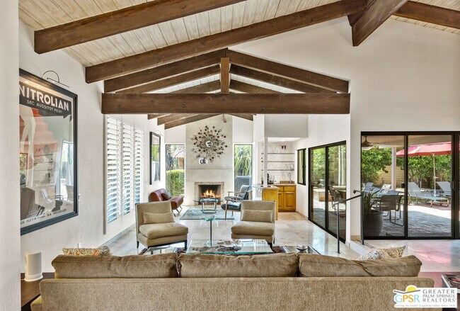 Building Photo - 1347 Primavera Dr S