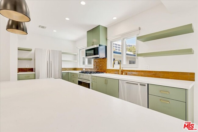 Building Photo - 210 S Hamilton Dr