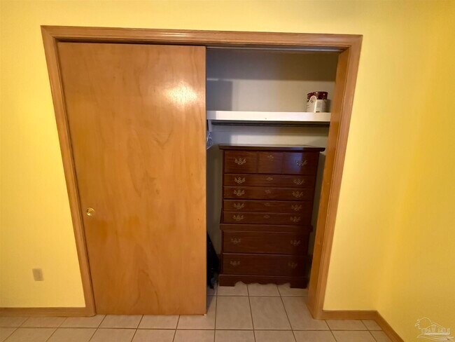 Building Photo - 1469 E Johnson Ave