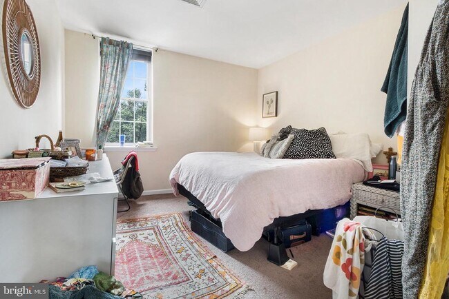 Building Photo - 321 N Front St