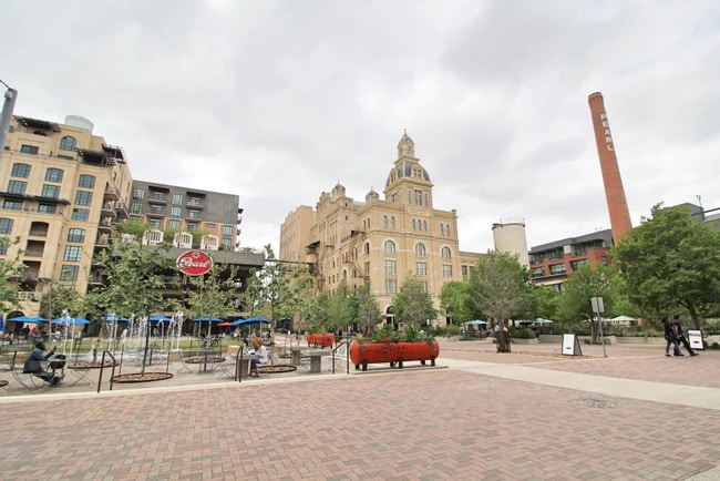 Building Photo - 3 Bedroom / 2 Bathroom super cute house for lease!