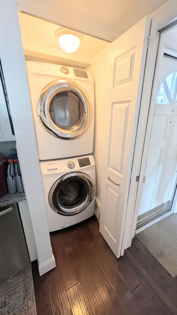 Building Photo - SEASONAL 2/2 coastal-inspired luxury condo with bay view, and boat slip