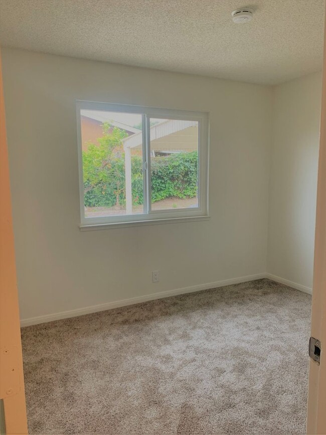 Building Photo - Available  Now…Fantastic 4 bed/2 bath home...