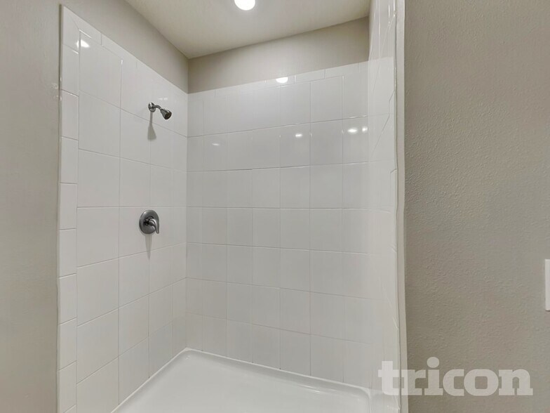 Building Photo - 5765 Arlington River Dr.