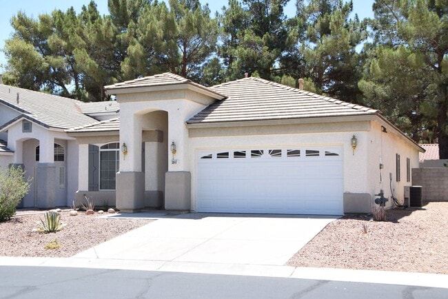 Building Photo - 1 STORY HOME IN GATED SE COMMUNITY