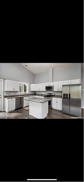 Building Photo - 2906 Castle Dr