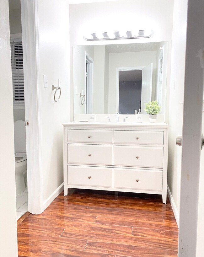 Building Photo - 175 Michael Dr