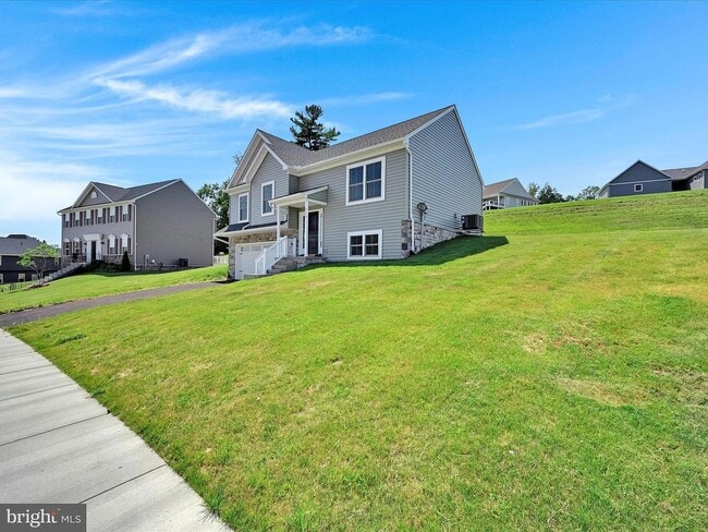 Building Photo - Brand New 3 Bed 3 Bath Single Family Home ...