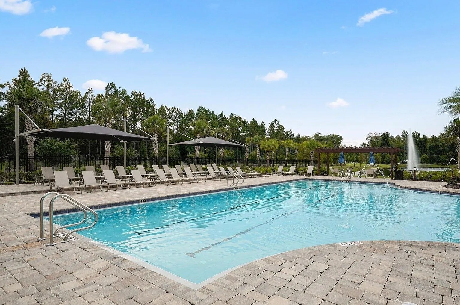 Building Photo - 326 Pine Haven Dr
