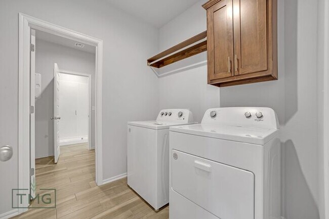 Building Photo - Naples: Your Stylish Haven in Owasso