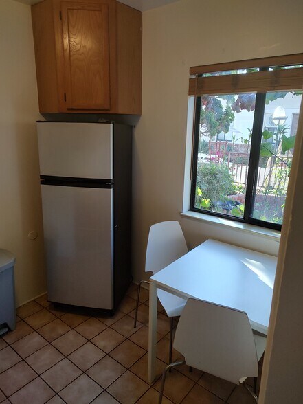 Full size kitchen full size fridge garden view from the kitchen window - 830 Island Ct