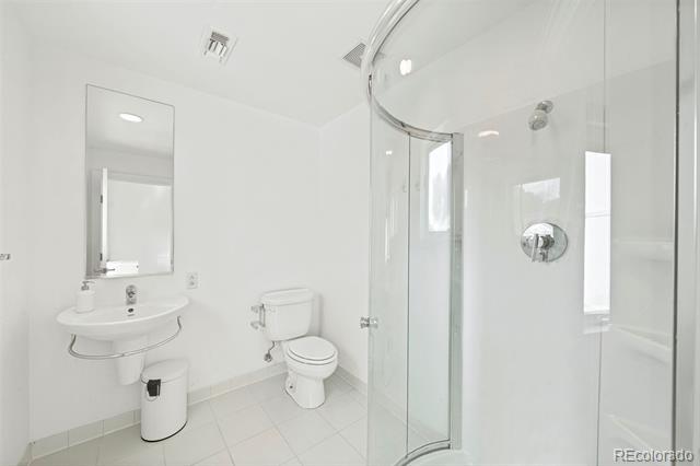 Building Photo - 2400 Champa St