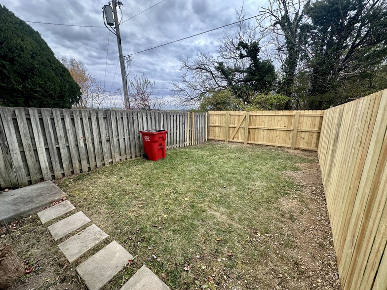 Building Photo - 1174 Ravenwood Rd