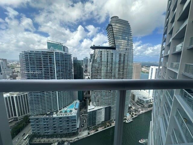 Building Photo - 475 Brickell Ave
