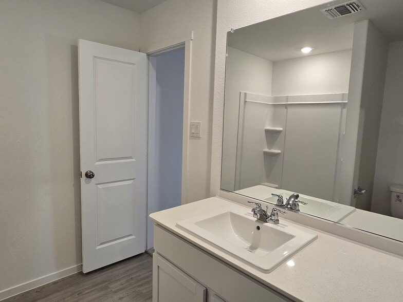 Building Photo - 1305 Salton Ln